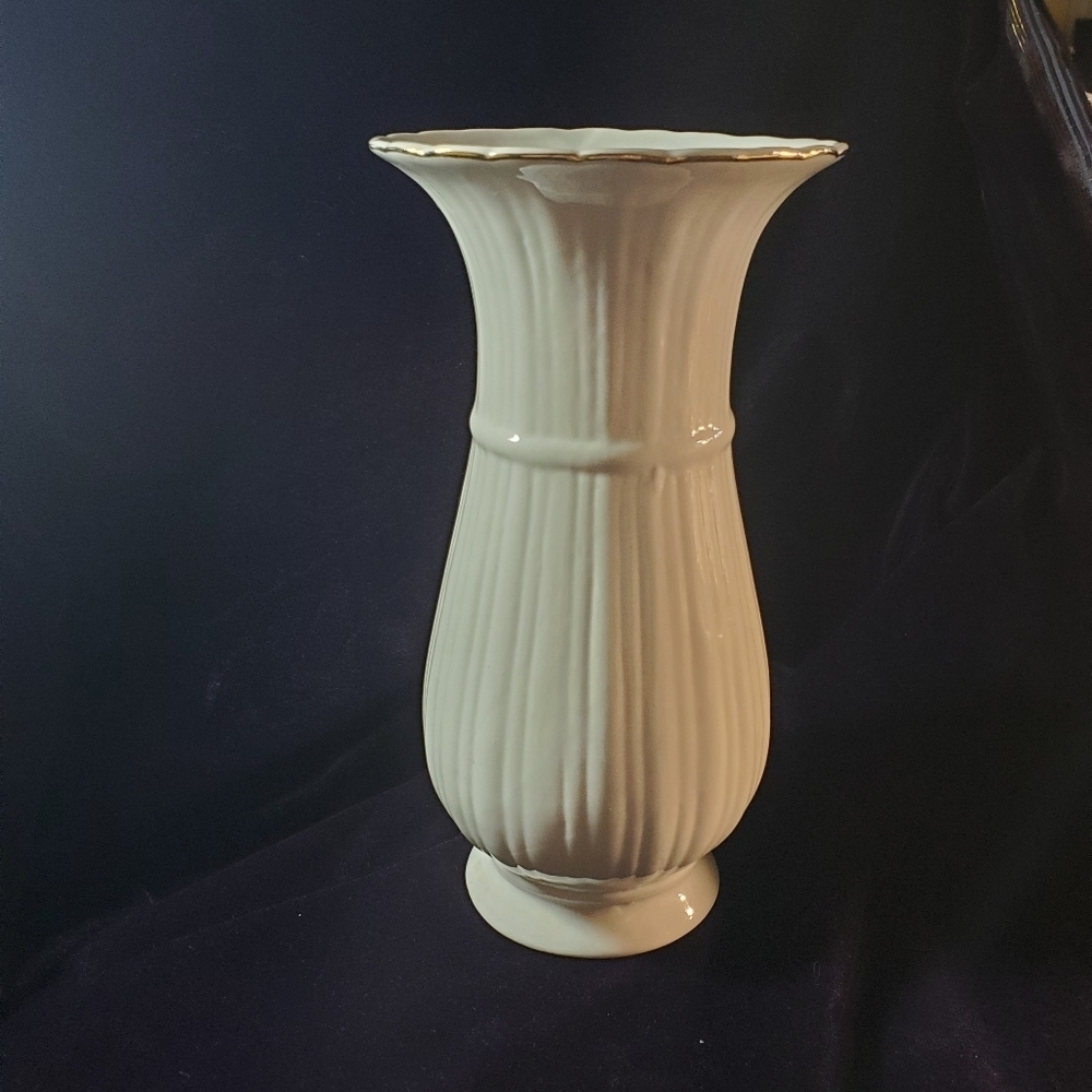 Porcelain Vase - Picture 4 of 12